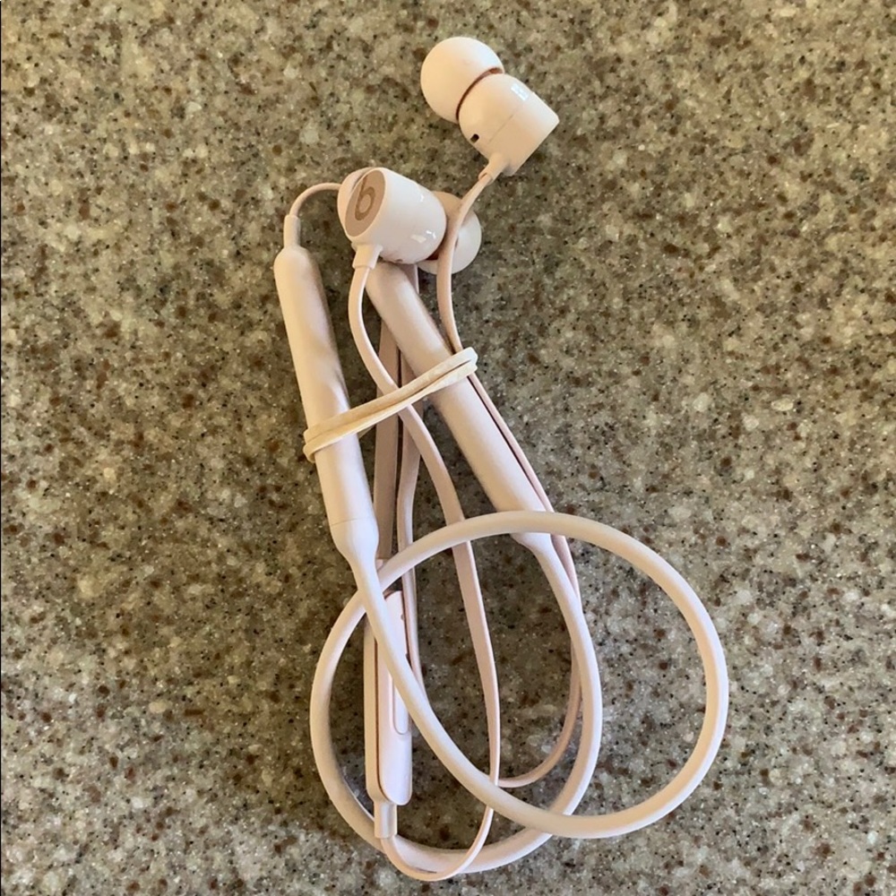 Wireless Beats by Dre. Rose Gold - Picture 2 of 5